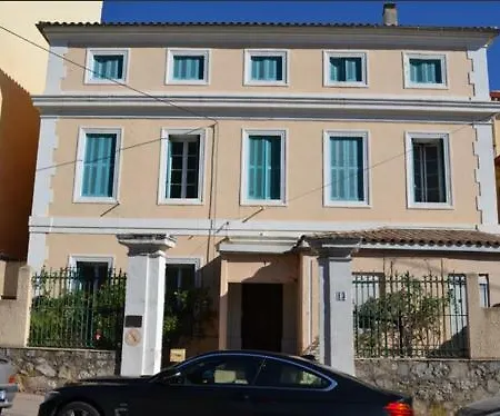 Farnese Pensión Hyères